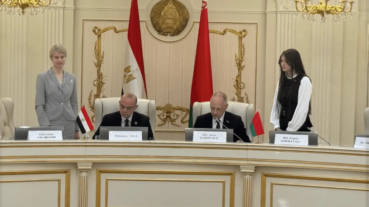 مصر وبيلاروسيا توقعان بروتوكول تعاون شامل لتعزيز التكامل الاستثماري والتجاري بين البلدين